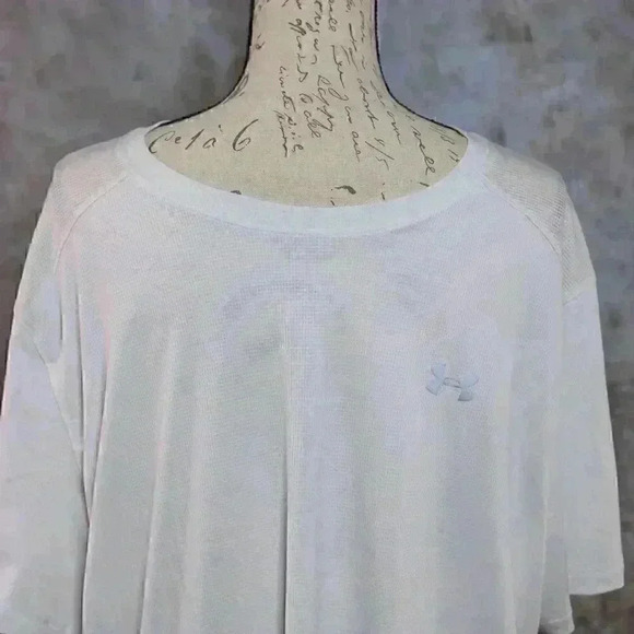 Under Armour Run fitted white w/graphic star pattern XXL - Picture 2 of 12